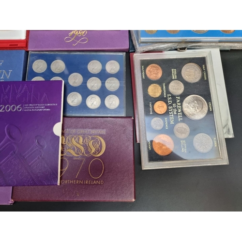 498 - Coins: a quantity of Royal Mint coin collections; to include a 1997 UK deluxe proof set, with CoA an... 