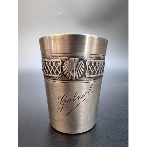 537 - A Continental white metal beaker, stamped 800, 8cm high.