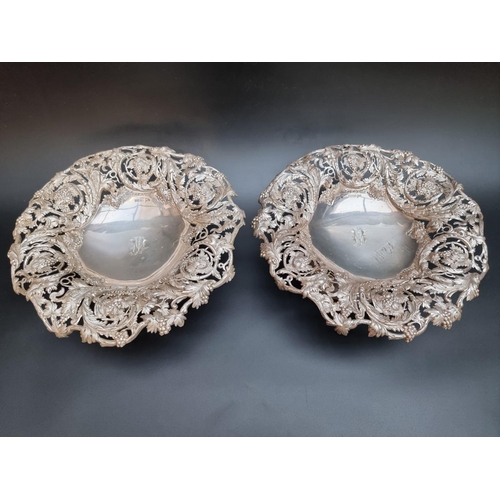 539 - An impressive pair of Edwardian pierced silver tazzas, by Walker & Hall, Sheffield 1903, 29cm di... 