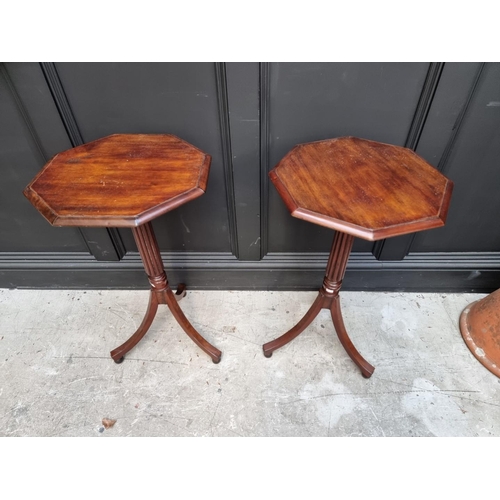 1056 - A pair of Regency style mahogany octagonal tripod tables, 42.5cm wide. 