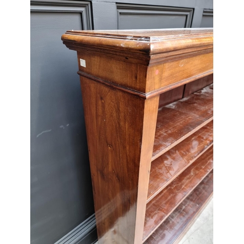 1070 - A mahogany open bookcase, with three adjustable shelves, 121.5cm wide. 