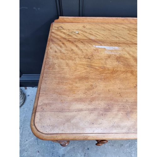 1071 - A Victorian mahogany desk, on reeded legs, 121cm wide.