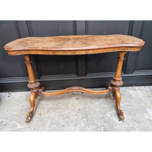 1072 - A Victorian figured walnut occasional table, of shaped outline, 108.5cm wide. 