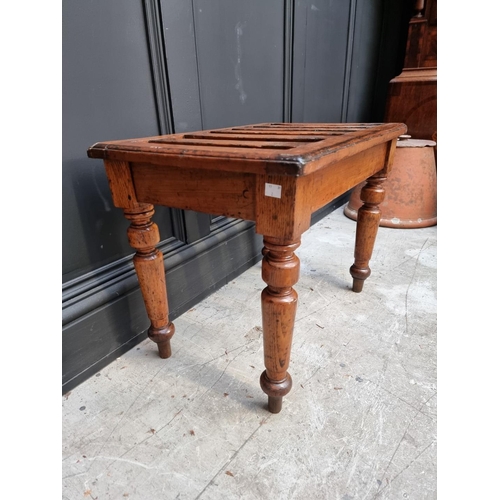 1073 - A Victorian oak luggage stand, stamped 'Gillows 2910', 60.5cm wide. 