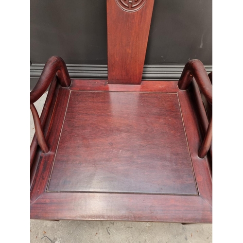 1086 - A pair of Chinese hardwood horseshoe or quanyi chairs, (s.d.).