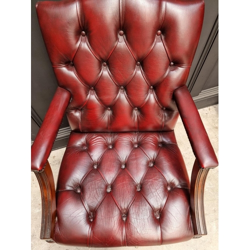 1087 - A modern red buttoned leather desk chair. 