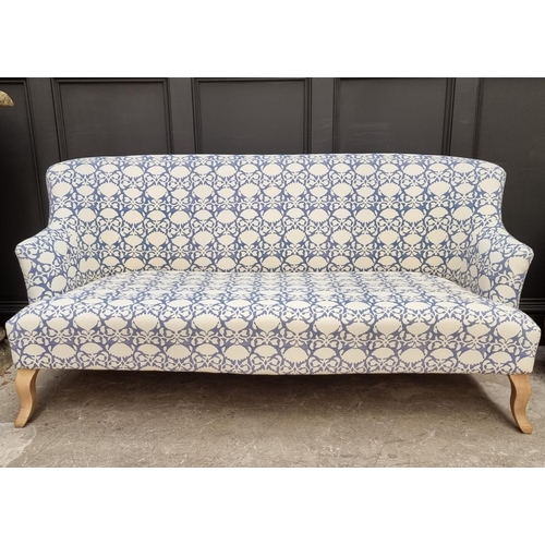 1099 - A contemporary blue and white upholstered settee, 175cm wide. 