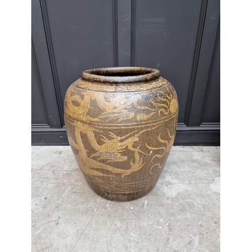 1139 - A very large Chinese glazed pottery urn, decorated with dragons, 71cm high. 