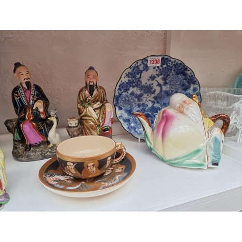 1238 - A mixed group of Chinese and Japanese ceramic works of art, largest 27.5cm high. (10) ... 