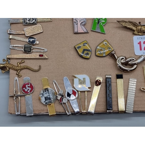 1262 - A collection of tie pins and badges. 