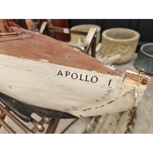 1668 - A large pond yacht, inscribed 'Apollo 1', 108cm long.