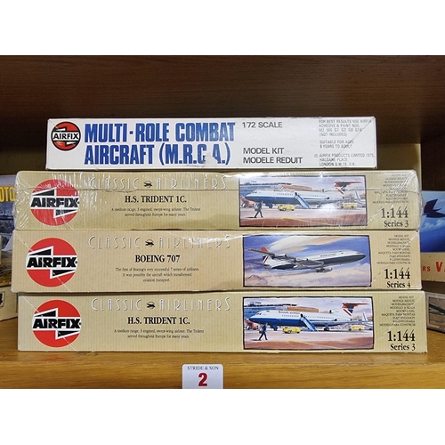 2 - Airfix: a collection of fourteen various scale aeronautical Airfix kits, to include: a Fairey Rotody... 