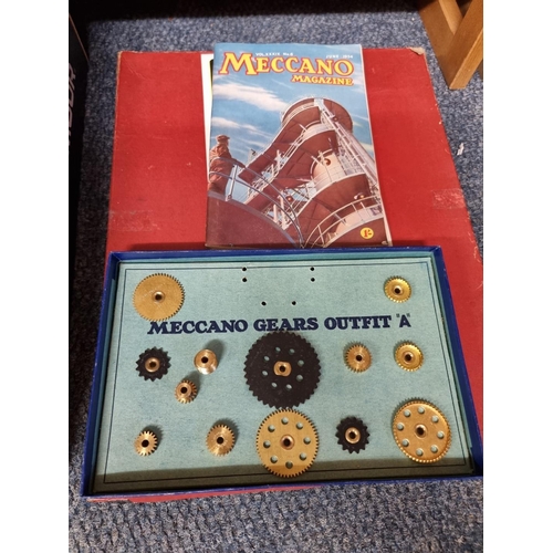 41 - Bayko: a collection of vintage Bayko with original instructions; together with a Meccano Gears Outfi... 