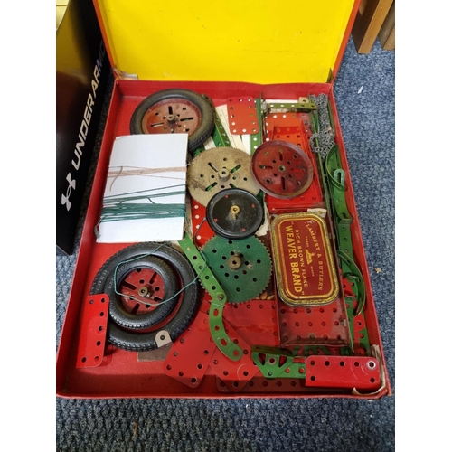 41 - Bayko: a collection of vintage Bayko with original instructions; together with a Meccano Gears Outfi... 