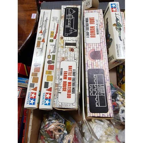 60 - Airfix: a large collection of Airfix scale soldiers, some in original boxes and partially painted; t... 