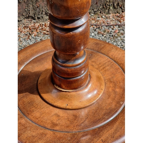 1102 - A mahogany circular pedestal occasional table, 48cm diameter. 