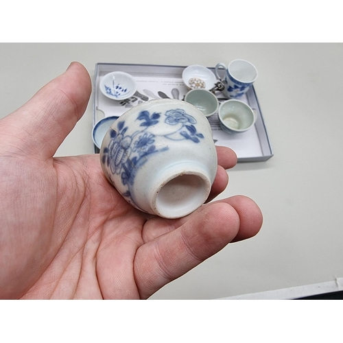 1501 - A collection of Chinese and Japanese teabowls and cups. (10)