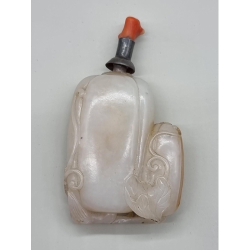 1513 - A good Chinese carved white jade gourd form snuff bottle, relief carved with trailing leaves, w... 