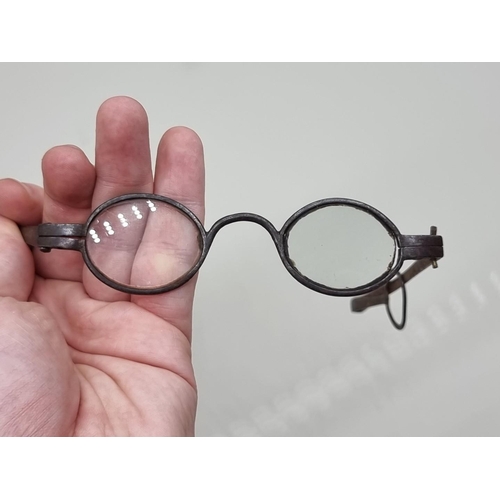 1514 - A pair of early 19th century steel spectacles.