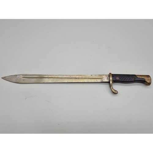 1592 - A German M1898/05 'Butcher's' bayonet, the hilt dated 1920, with 36.5cm blade.