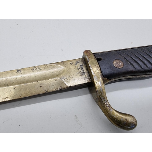 1592 - A German M1898/05 'Butcher's' bayonet, the hilt dated 1920, with 36.5cm blade.