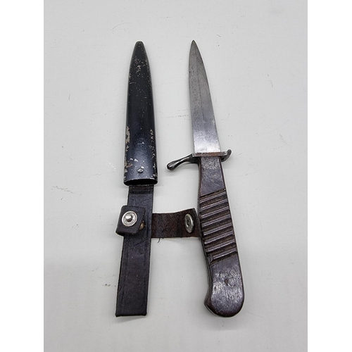 1594 - A German World War I trench knife and sheath, with 14cm blade.