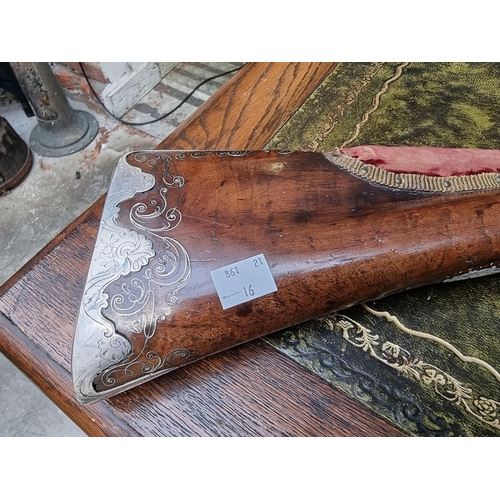 1621 - An 18th century French sporting flintlock musket, with a silver mounted walnut stock and padded chee... 