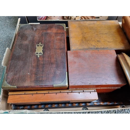 1663 - Two boxes of treen and wooden items.