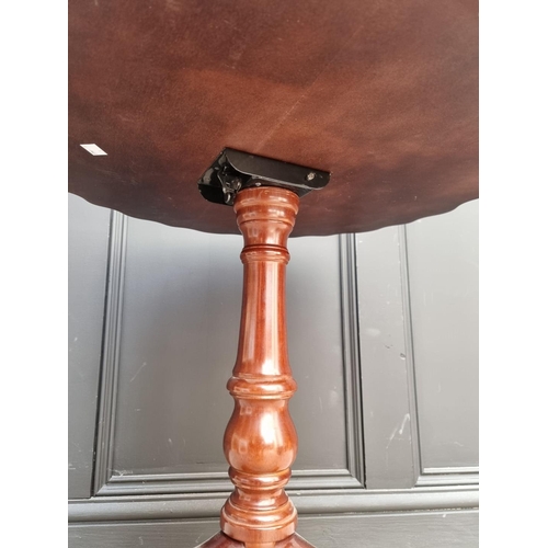 1671 - A reproduction mahogany tripod table, 59.5cm wide.