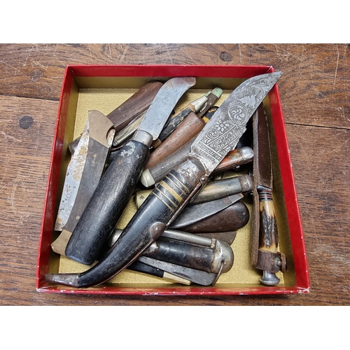 1503 - A collection of vintage folding knives and similar. (21)