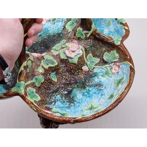 1547 - A George Jones majolica strawberry dish, 29.5cm wide.