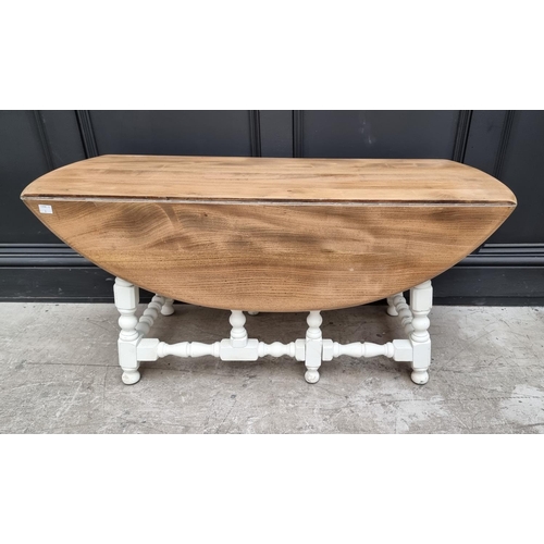 1025 - An elm and white painted gateleg low occasional table, 106cm wide. 