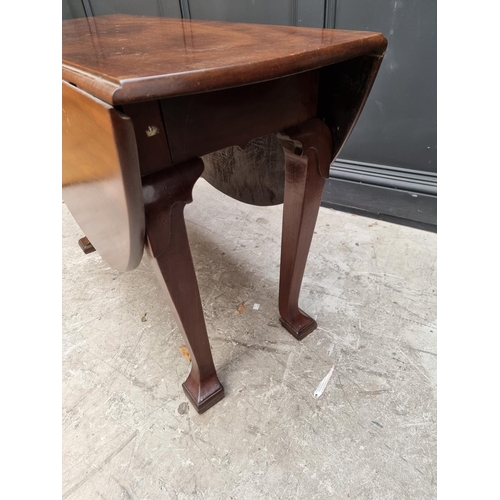 1061 - An antique mahogany gateleg table, possibly Irish, 107cm long.