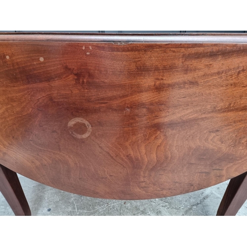 1061 - An antique mahogany gateleg table, possibly Irish, 107cm long.