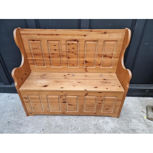 1069 - A pine box seat settle, 119cm wide.