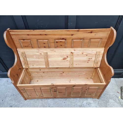 1069 - A pine box seat settle, 119cm wide.