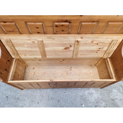 1069 - A pine box seat settle, 119cm wide.