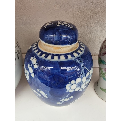 1331 - A small quantity of Chinese ceramics; together with another European tin glazed vase. (5)... 