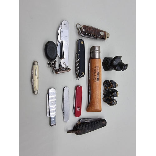 1375 - A collection of penknives and other items. 