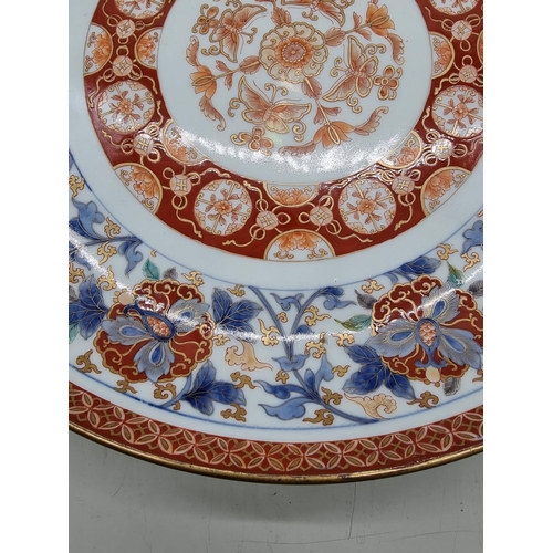 1413 - A large Japanese Imari charger, Meiji, 40cm diameter. 