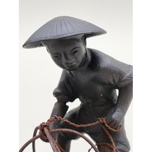 1431 - Two bronze figures of Chinese fisherfolk, largest 14cm high. 