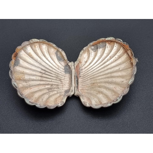 188 - A vintage white metal scallop shell purse, 5.9cm wide.