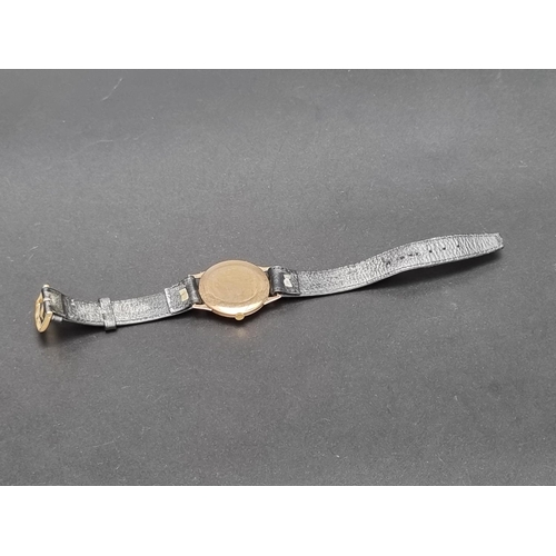 252 - A 1960s Accurist 9ct gold manual wind wristwatch, 32mm, on replacement leather strap.... 