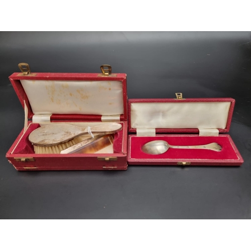 58 - A cased silver trefid spoon, by Travis, Wilson & Co. Ltd, Sheffield 1970, 25g; together with a c... 