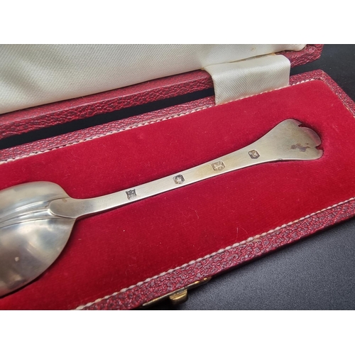 58 - A cased silver trefid spoon, by Travis, Wilson & Co. Ltd, Sheffield 1970, 25g; together with a c... 