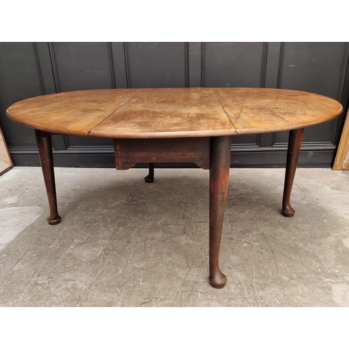 1092 - A good mid 18th century mahogany gateleg table, on turned legs with pad feet, 165.5cm wide when open... 