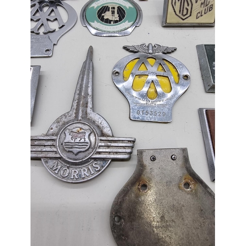 1399 - Automobilia: a collection of car radiator badges and others. 