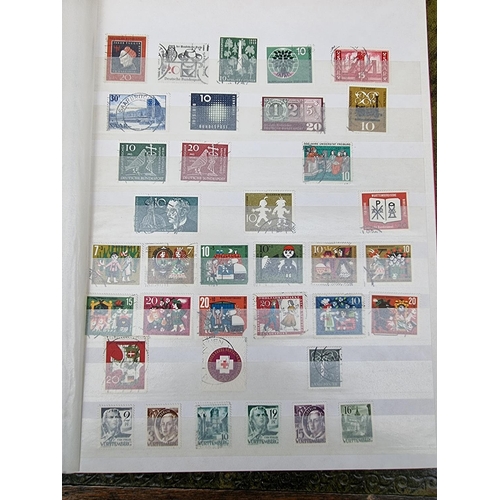 1511 - Stamps: a collection of albums and stockbooks. 