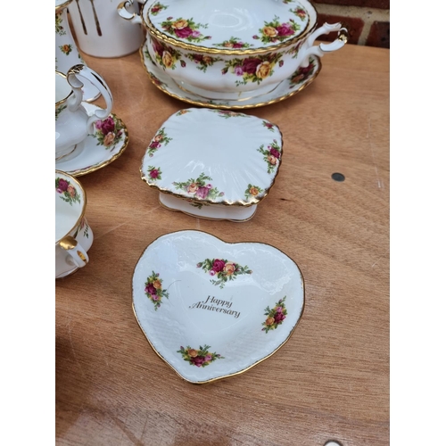 1513 - An extensive Royal Albert 'Old Country Roses' tea and dinner service; together with other related it... 