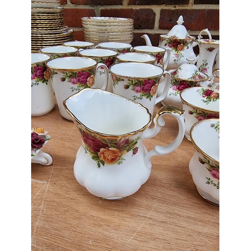 1513 - An extensive Royal Albert 'Old Country Roses' tea and dinner service; together with other related it... 